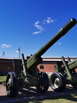 152-мм гаубицы-пушки обр. 1937 г. (МЛ-20) № 2265 (справа) и 4509 (слева)