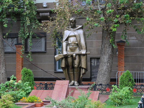 Двор домов Якиманка, 6 и Якиманка, 8