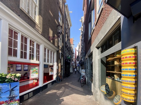 Zoutsteeg: A Small Alley with a Big Flavor