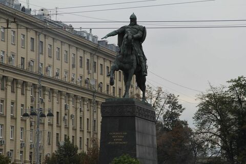 Памятник Юрию Долгорукому