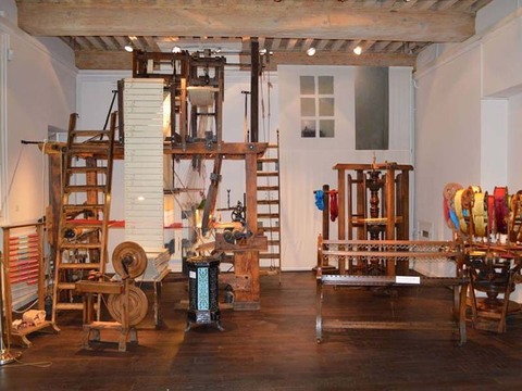丝绸工人之家, 伊夫里街10/12 号Maison des Canuts