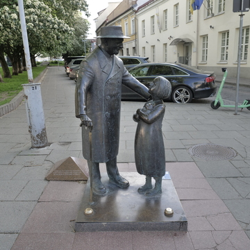 The Good Doctor - the Monument of Zemach Shabad