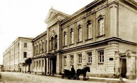 Баптистская церковь и первые мостовые