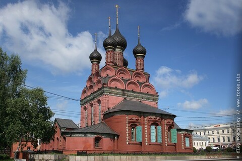 Богоявленская церковь и здание Епархии