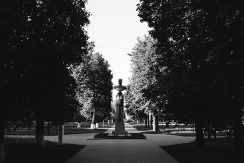 У памятника Зайцеву (Остров Лотофагов