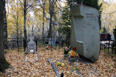 Могила Ариадны Эфрон