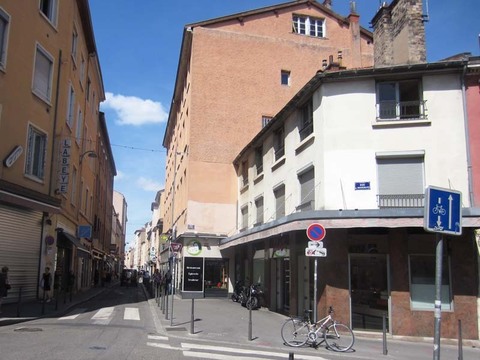 Rue du Mail (Rue d'Austerlitz街角)