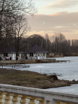 Озеро перед парком