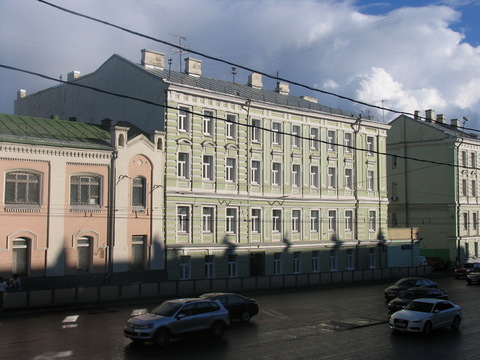Дом, разделённый авиабомбой