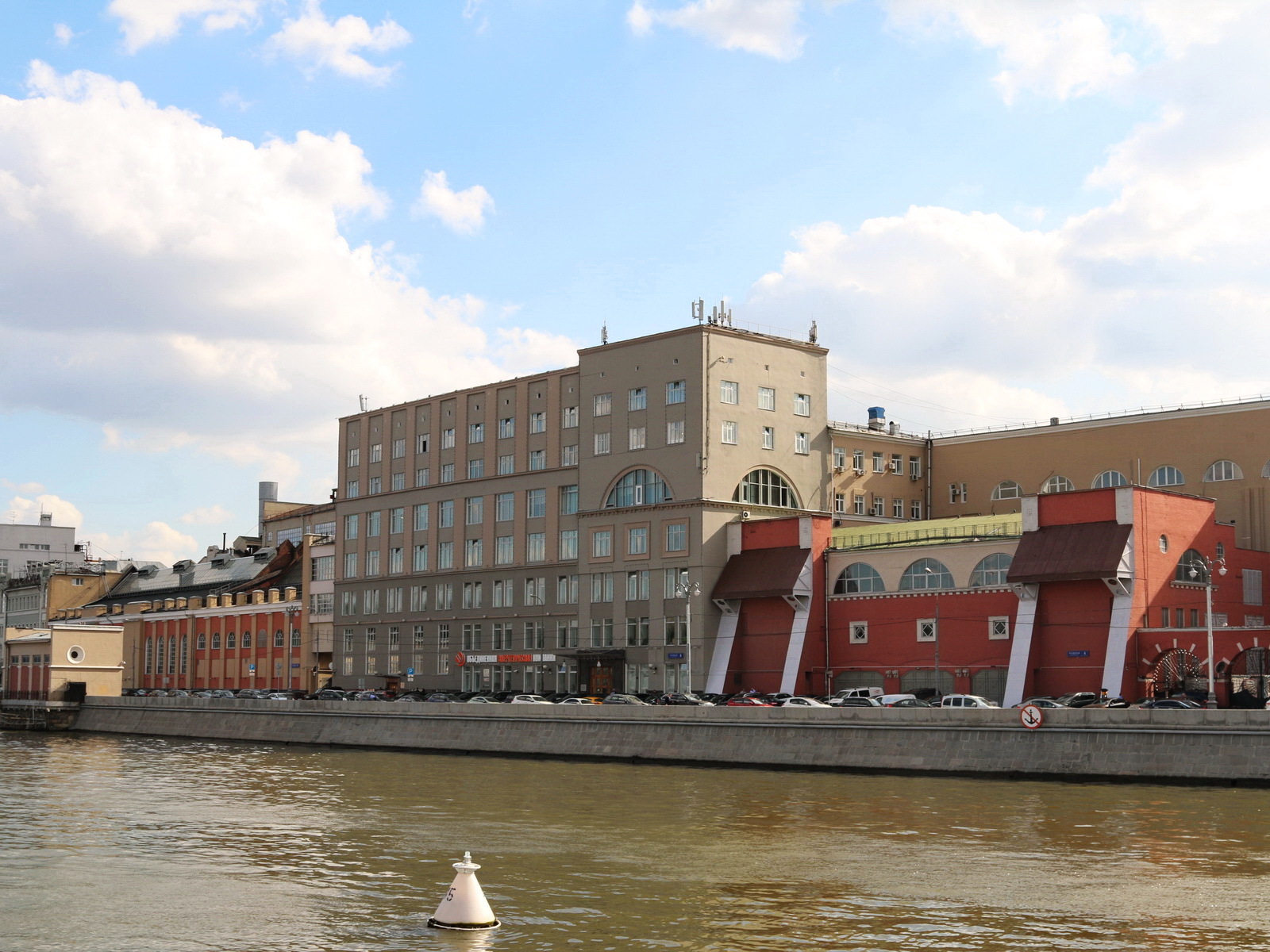 Москва. Западная сторона Садовнического острова