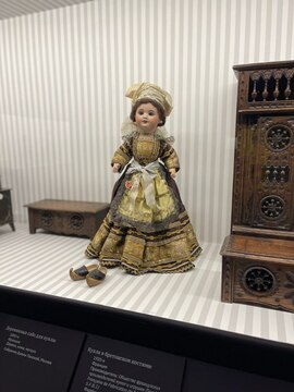Кукла в бретонском костюме