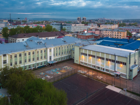 伊尔库茨克市第3号学校（前第13号中学），季米里亚泽瓦街14号。