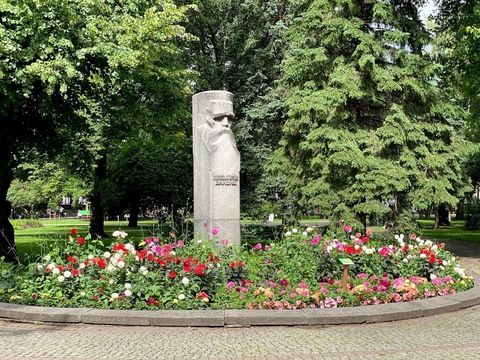 Krišjāņa Barona piemineklis