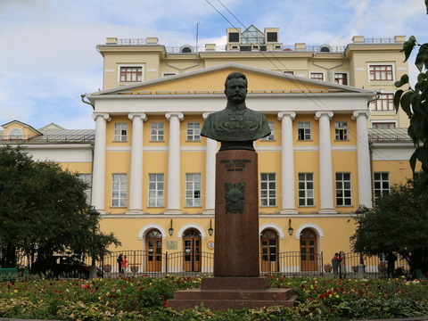 Памятник Фрунзе