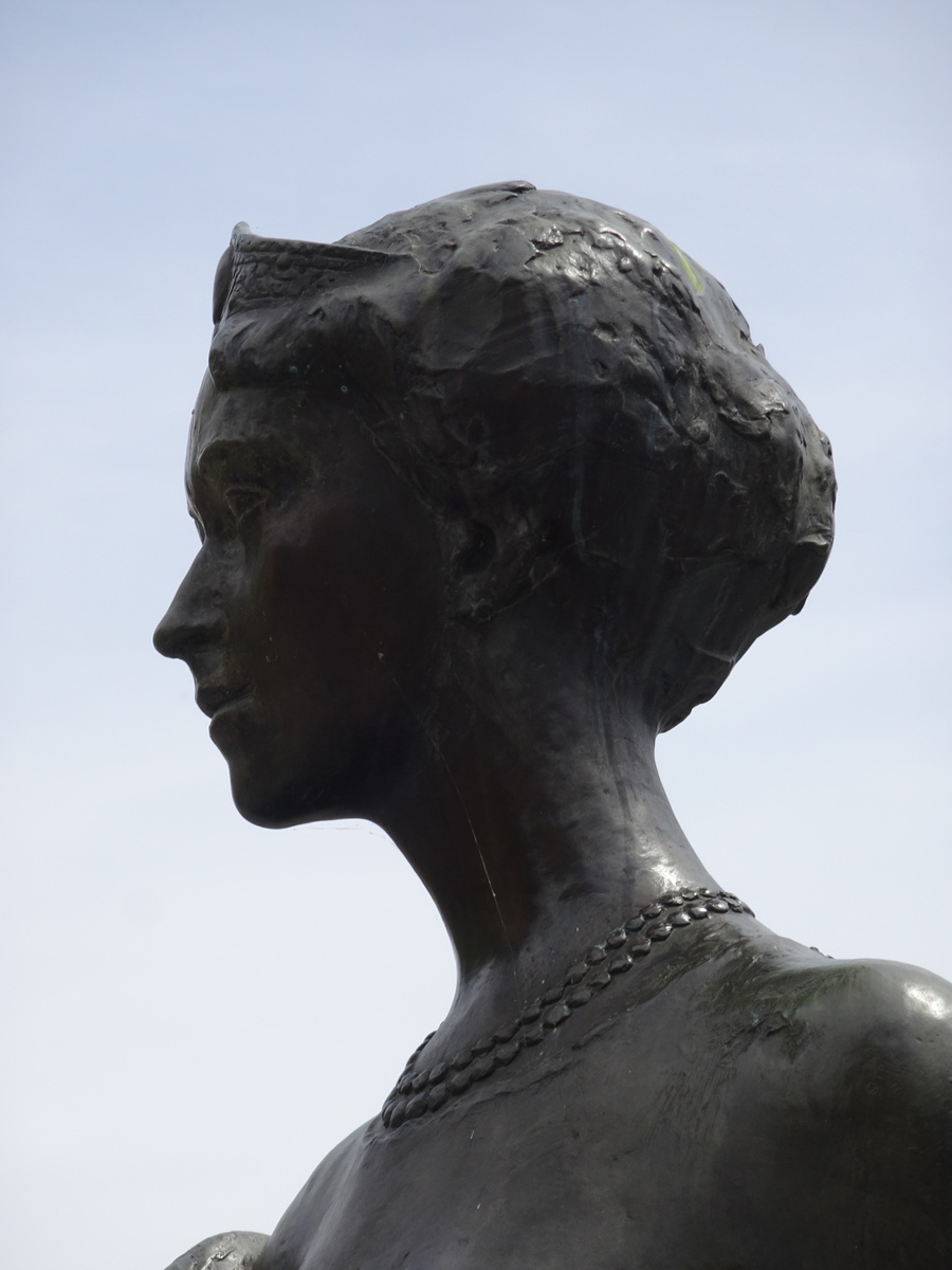 DENKMAL FIR D‘GROUSSHERZOGIN CHARLOTTE