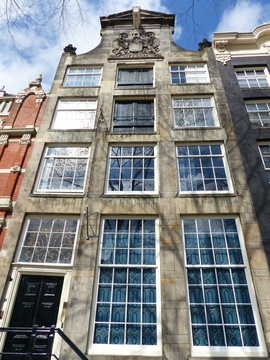 阿姆斯特丹的第一个脖子山墙