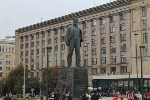 Триумфальная, 1