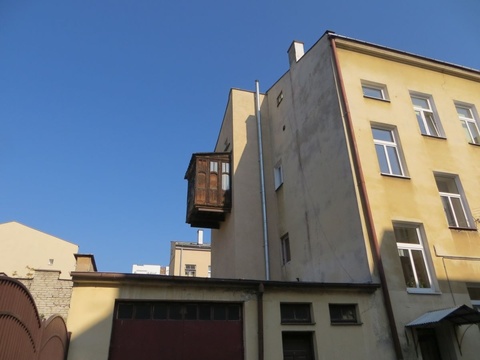 A wooden sukkah with an openable roof - in the courtyard of a tenement house at 6 Niecała Street