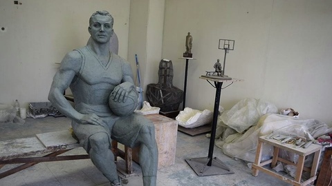 Памятник баскетболисту-победителю