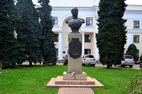 Памятник Луганскому