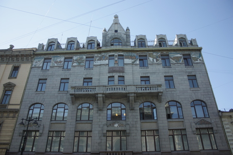 Панно на фасаде дома №35