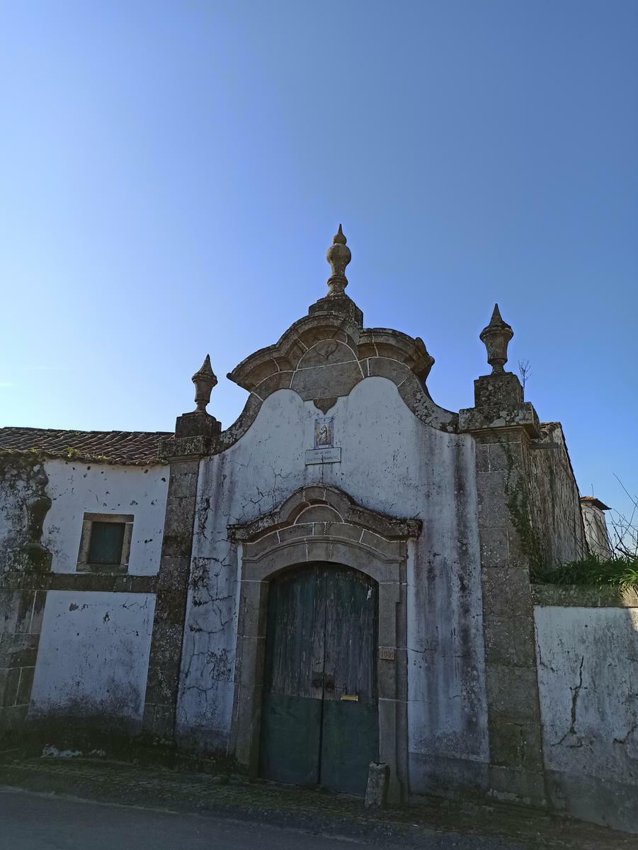 Da freguesia das Carvalhas às terras de D. António Barroso