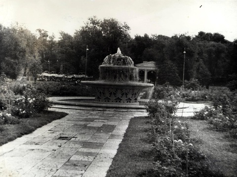 Розарий с фонтаном