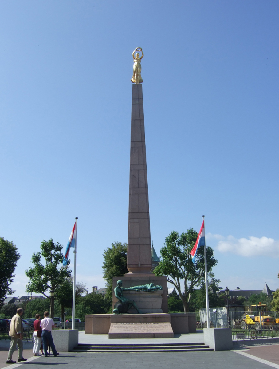 1. Place de la Constitution (Praça da Constituição)