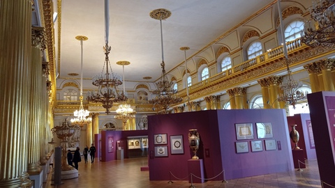 Гербовый зал (зал 195)