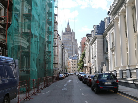 Кривоарбатский переулок