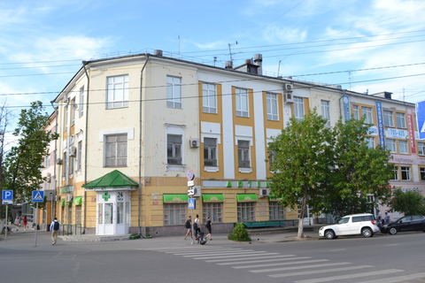 Дом Смирнова и дома по левой (нечетной) стороне улицы