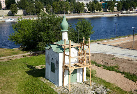 Крокодилы в реке