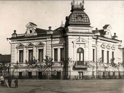 Walking tour of the old city