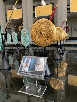 Pedang Kerajaan dan Perisai 刀及盾牌