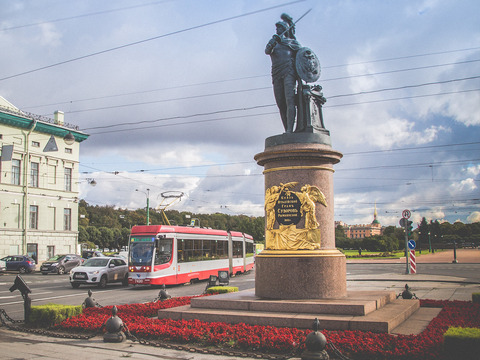 Суворовская площадь