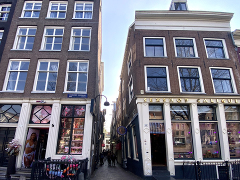 Sailor’s Recipe: Cheese, Jenever, and Stoofsteeg