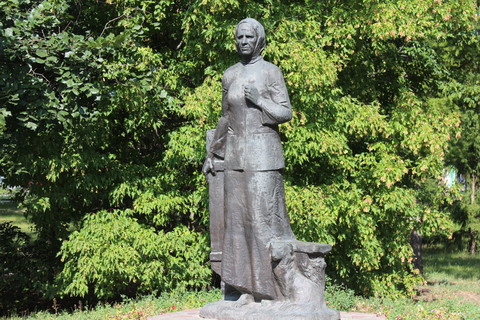 Памятник А.А. Ларионовой