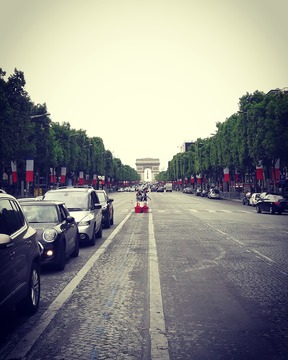 Les Champs Elysées