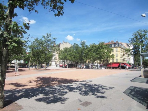 红十字广场   Place de la Croix-Rousse