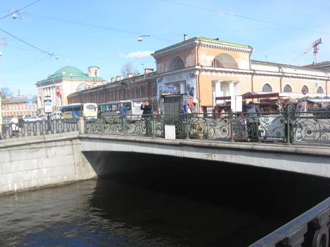 Млоа-конюшенный мост