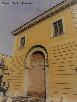 Portale del Palazzo di Federico II