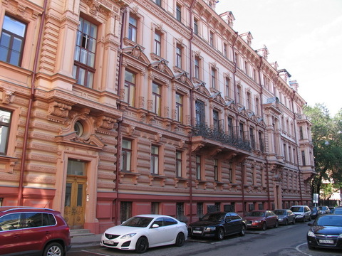 Комплекс жилых зданий в Романовом пер.