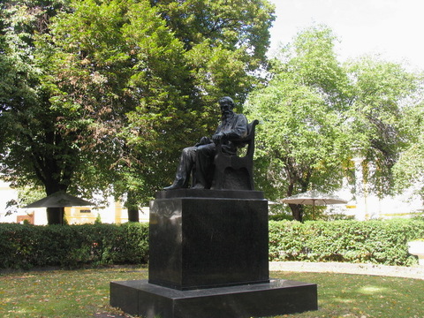Памятник Л.Н. Толстому