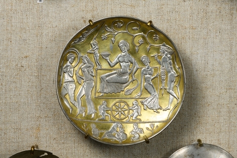 Блюдо с изображением дионисийской сцены