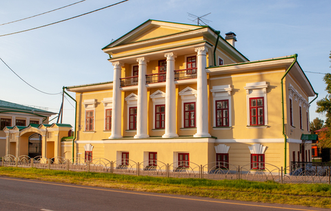 “Дом с колоннами” (дом Дементьева)