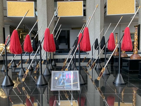 Tumbak Benderangan 皇家长矛