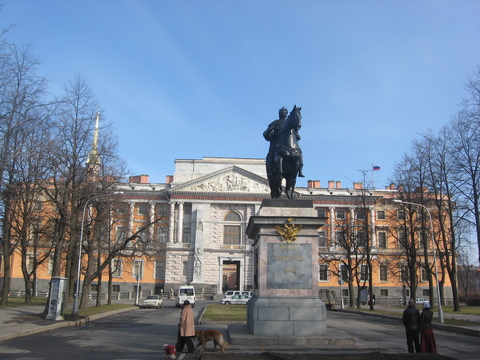 Памятник Петру I