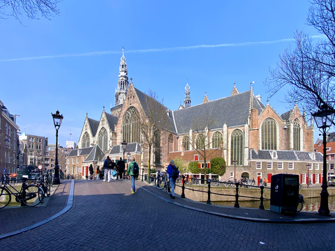 Oude Kerk: from prayer to trade