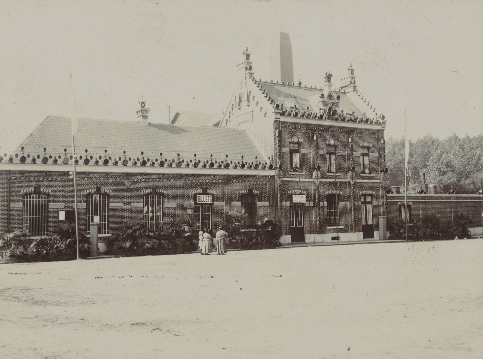 Ancienne gare de Mariemont et ancien puits Saint-Arthur