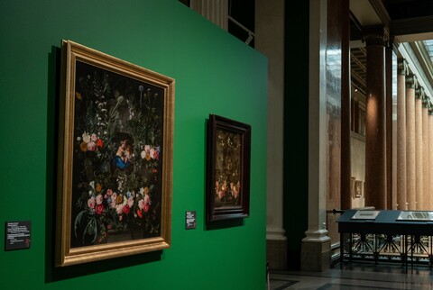 Даниель Сегерс. Гирлянда цветов вокруг изображения младенцев Христа и Иоанна Крестителя